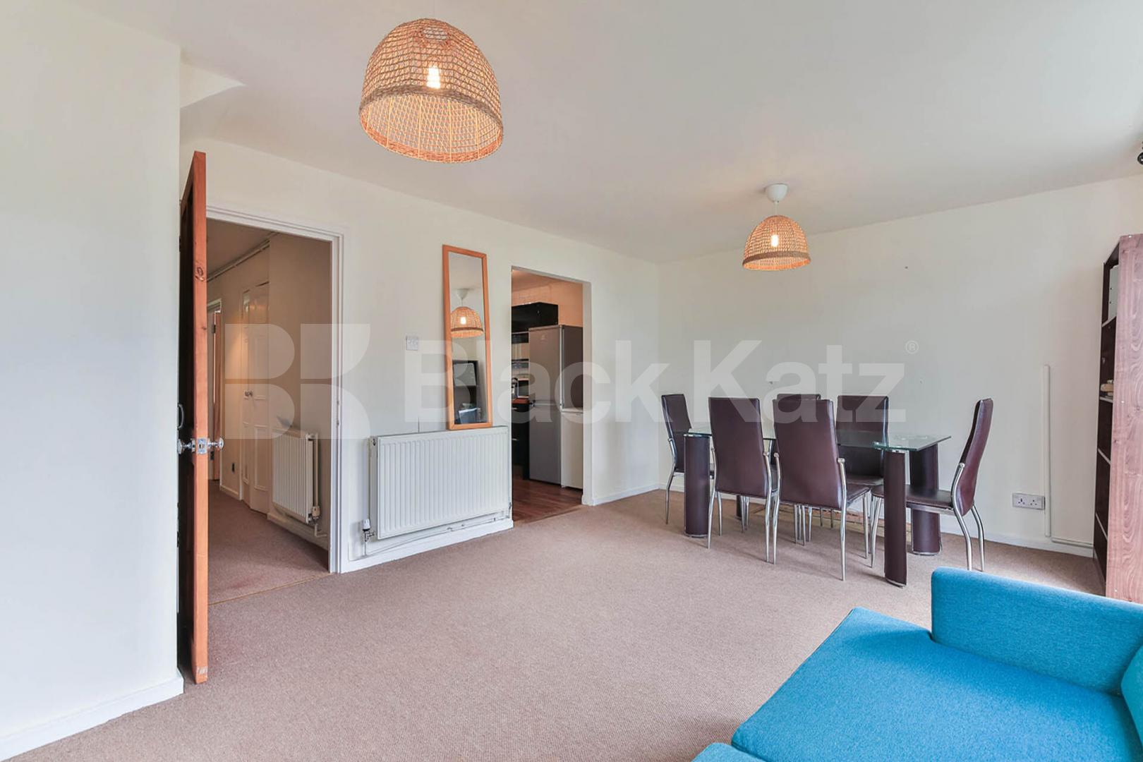 Spacious 3 bedroom property split over 2 floors minutes to Old Street Ironmonger Row , Old Street - Shoreditch